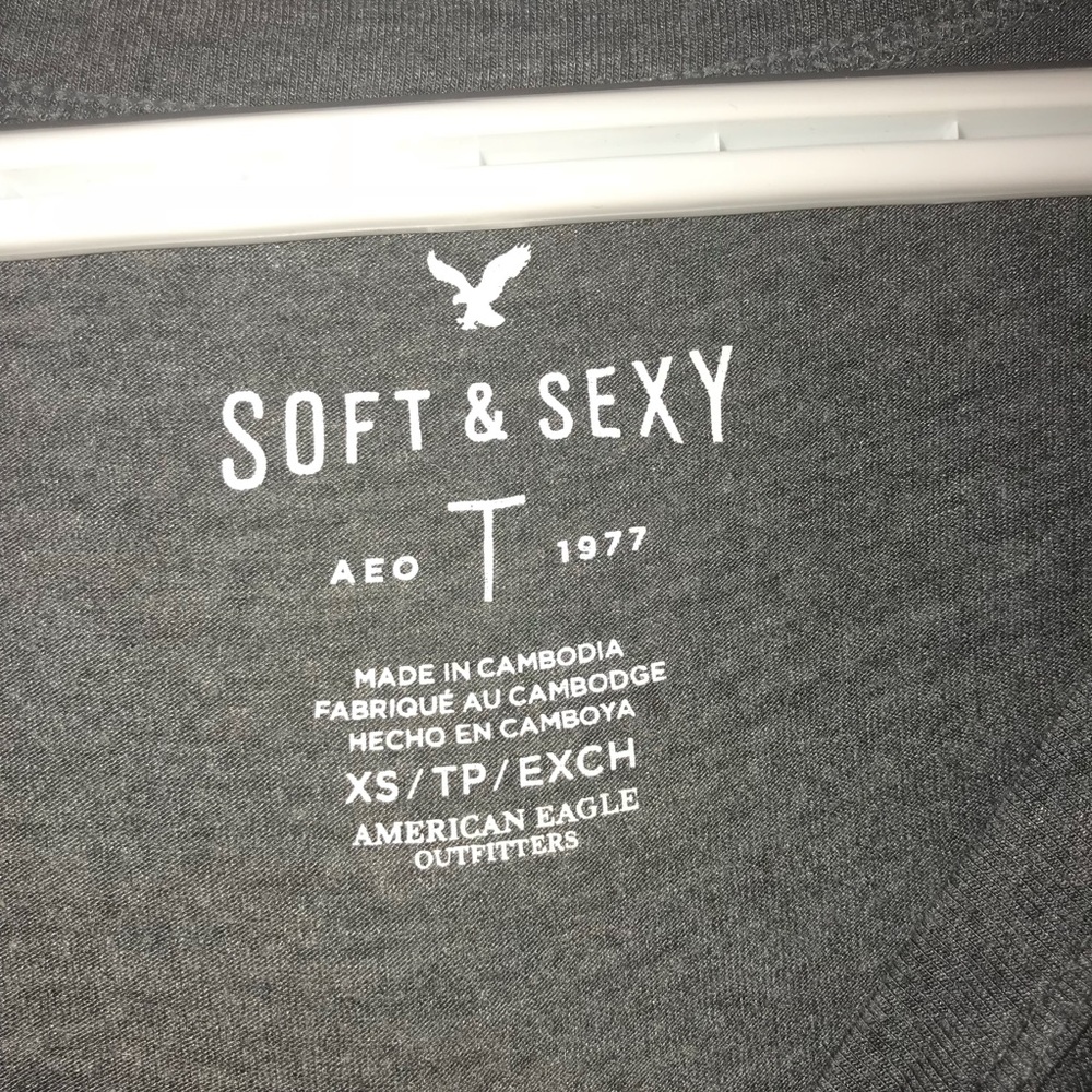Grey flower patch tee - Picture 3 of 3